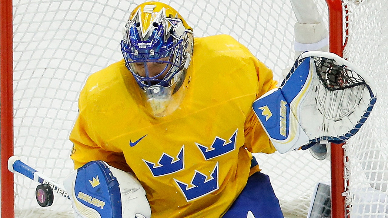 Sweden shuts out Slovenia to reach men's hockey semis